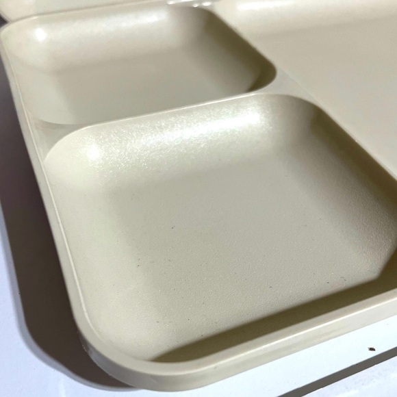 Tupperware Vintage Tray Almond Divided Cafeteria Style 15x9 Dining 1535 Lot of 2 - Picture 5 of 7